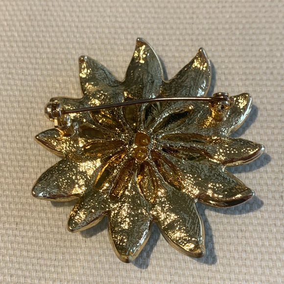 Beautiful Turquoise Enamel Flower Brooch - Picture 2 of 3